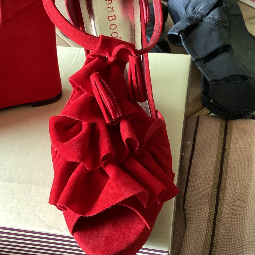 BAMBOO Women's Red Ruffle wedge - Picture 3 of 4
